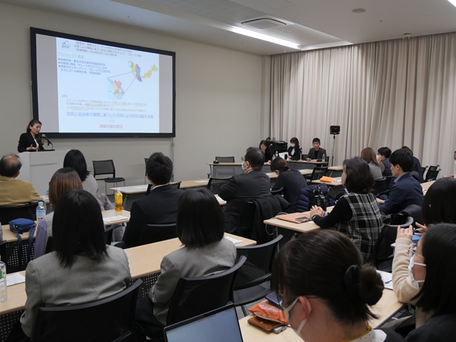 Open presentation area
